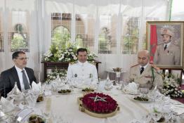 Image du Maroc Professionnelle de  Par ordre de Sa Majesté le Roi Mohammed VI, Chef suprême et Chef d’État-major général des Forces Armées Royales, Son Altesse Royale, le Prince Moulay Rachid a présidé au Cercle Mess-Officiers de Rabat, le déjeuner offert par Sa Majesté le Roi, à l'occasion du 62e anniversaire de la création des Forces Armées Royales, indique un communiqué de l'État-major général des Forces Armées Royales, lundi 14 Mai 2018. (Photo/ SPPR) via Jalilbounhar.com
 